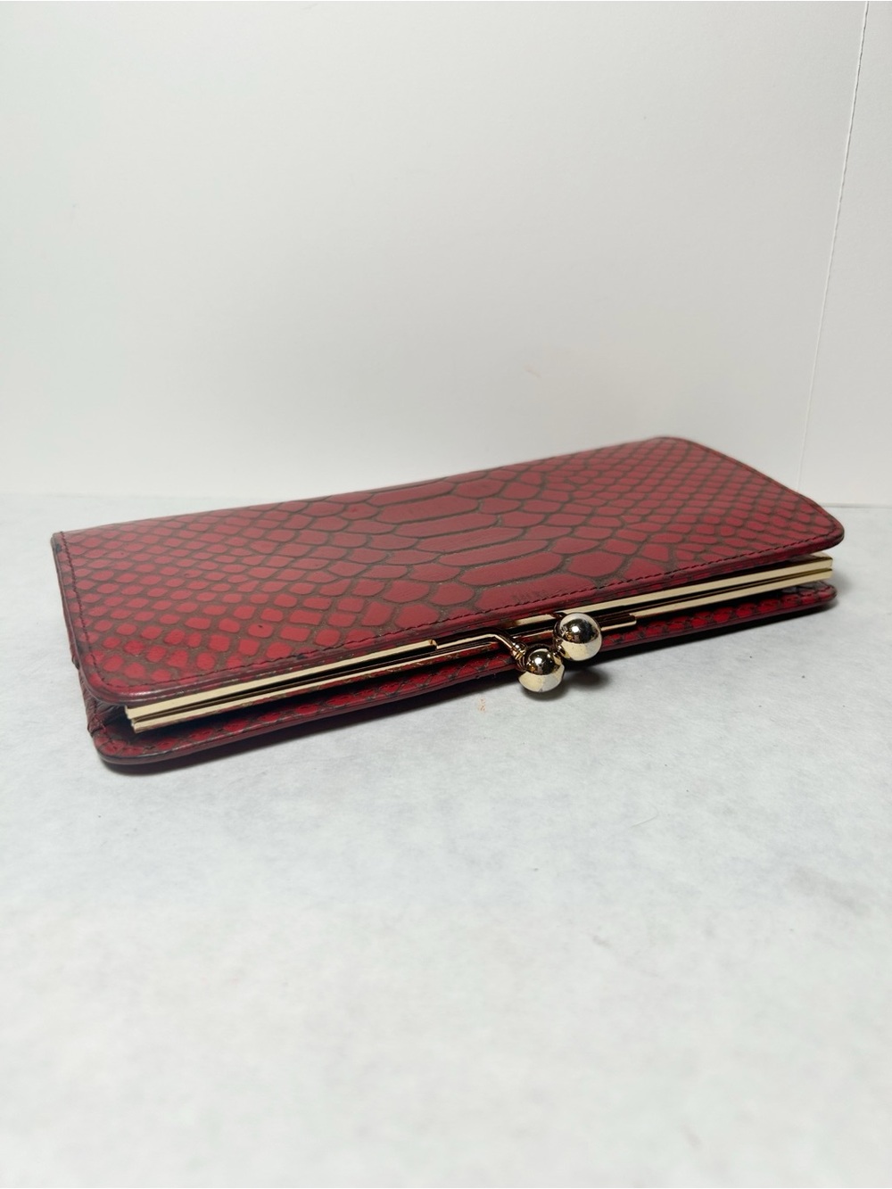 HOBO International Red Snake/Croc Embossed Gold Hinged Metal Frame Clutch VTG - Picture 2 of 10